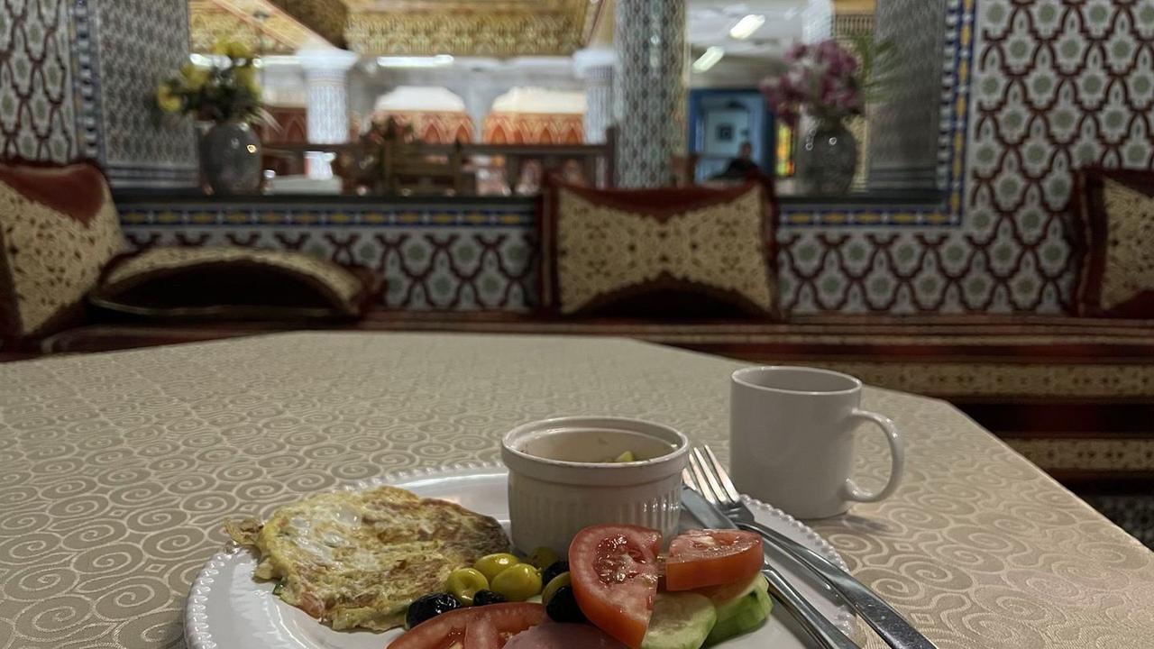 Travelers planning a trip from Casablanca to Chefchaouen