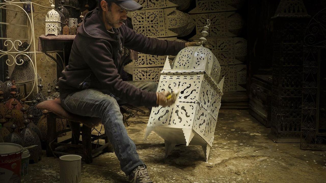 Travelers planning the overland route from Marrakech to Merzouga