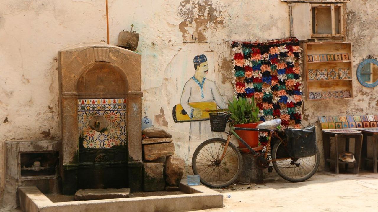 Travelers planning how to get to Essaouira by bus