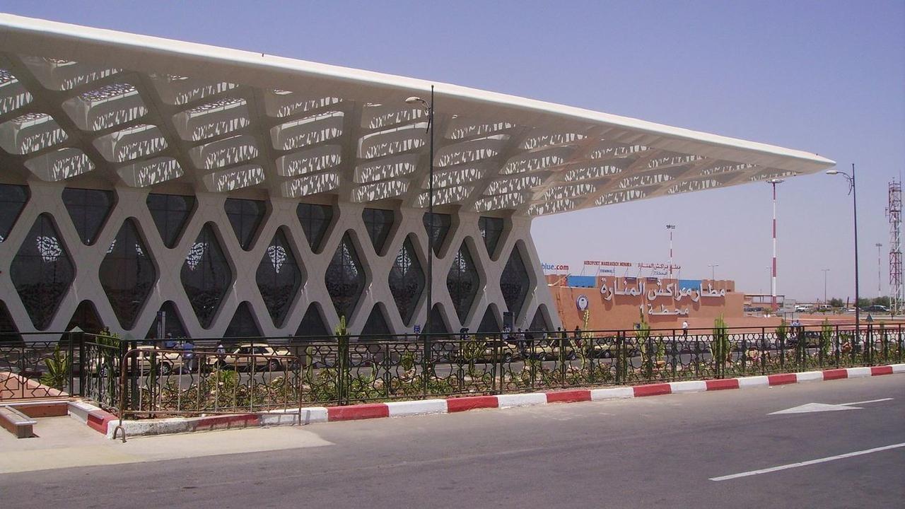 Travelers transferring from Marrakech Airport toward the city bus stations